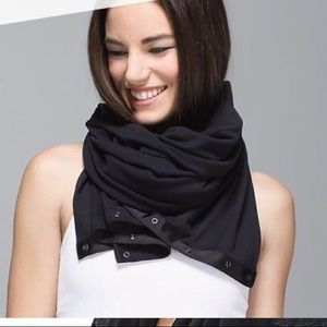 Black lululemon vinyasa scarf